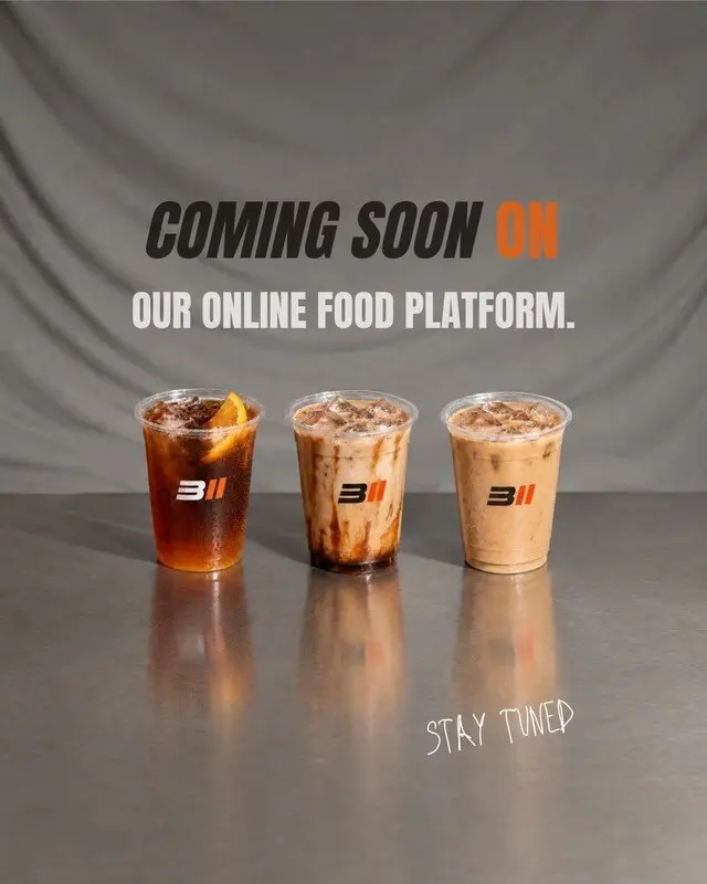 Tiga gelas minuman kopi BIDCOF: Black Sunkist, kopi susu, dan kopi gula aren